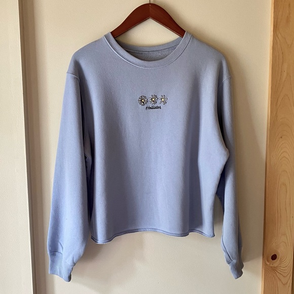 Hollister Daisy Crewneck Crop Sweatshirt - Picture 1 of 7